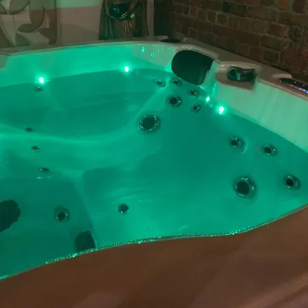 And Cosy Place With Jacuzzi And Sauna To Relax In The Centre Of Apartment Antwerp